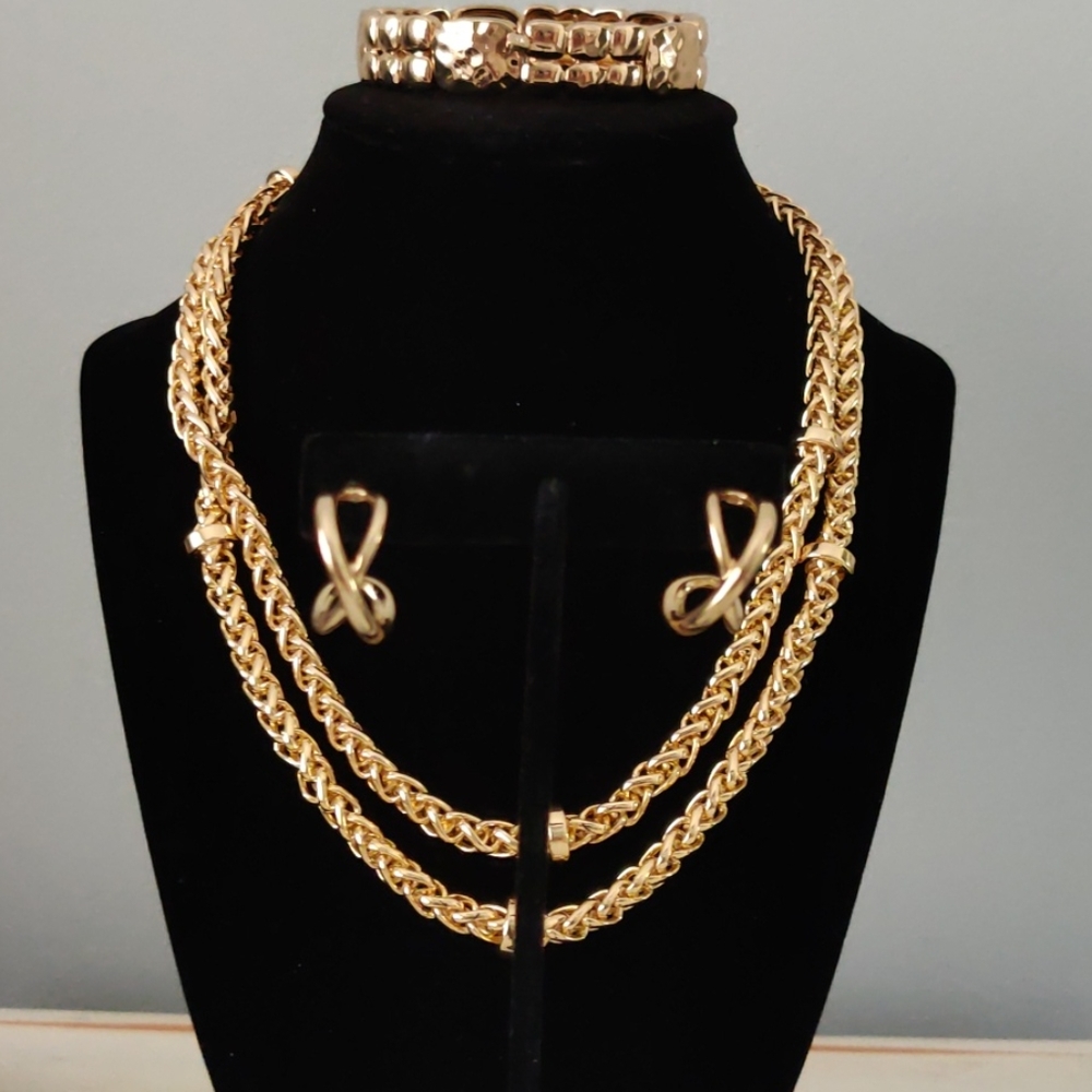Dana Buchman gold color set 🌴🌴🌴